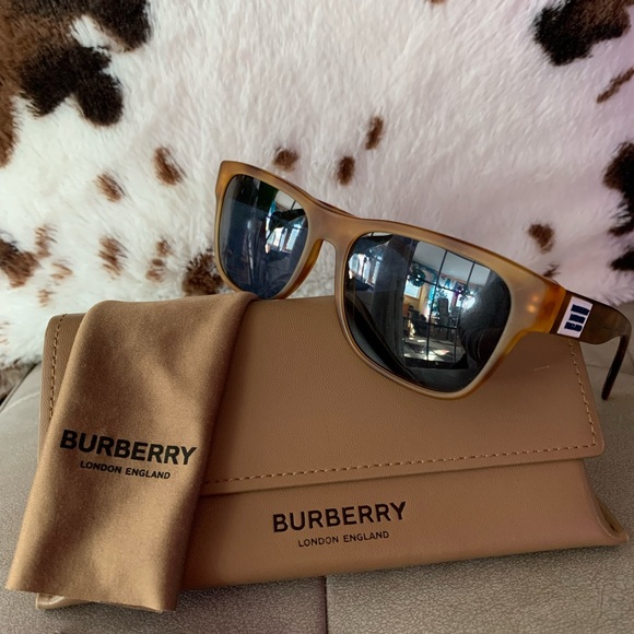 BURBERRY Sunglasses New - Picture 6 of 9